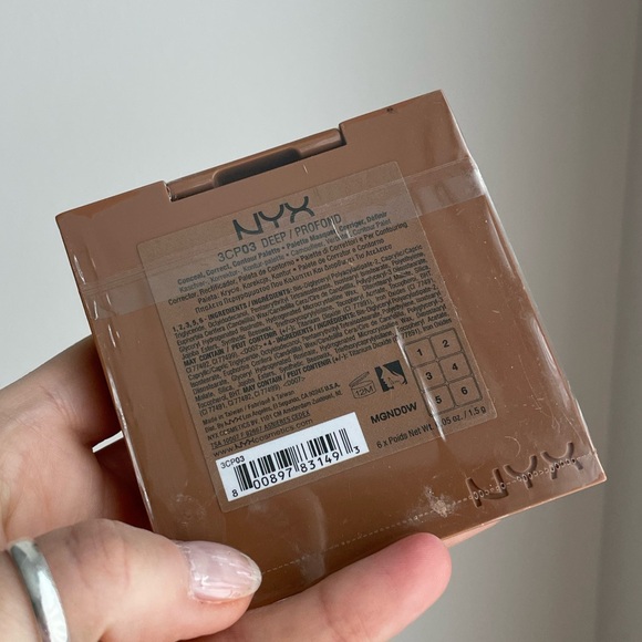 NYX conceal and correcting palette - Picture 2 of 3